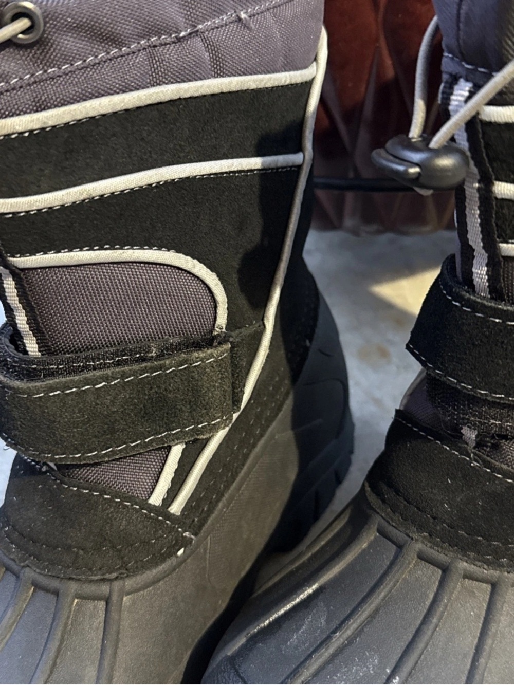 Boys Totes Snow Boots TODD Black Pristine Treads Clean In & Out Winter Size 2 - Picture 2 of 10